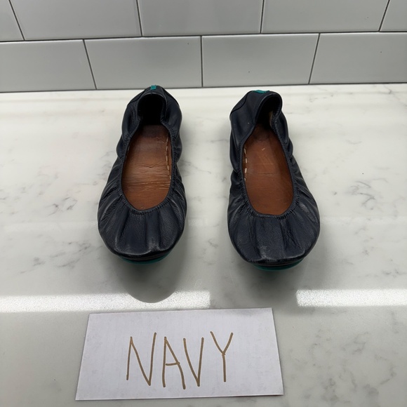 TIEK NAVY LEATHER FLATS SIZE 8 - Picture 1 of 6